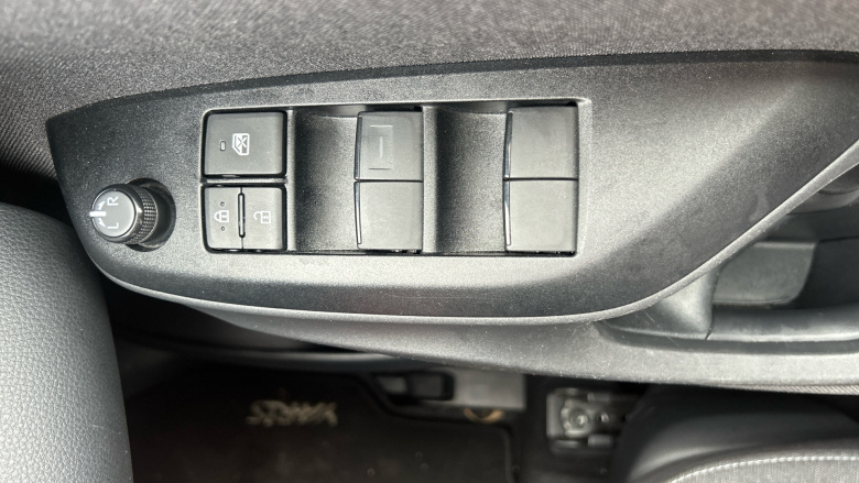 Toyota Yaris 1.5 Hybrid Design 5dr CVT Hybrid Hatchback